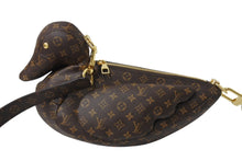 Load image into Gallery viewer, 新品同様 LOUIS VUITTON ルイヴィトン × NIGO ダックバッグ ショルダーバッグ M45990 中古 4c069682