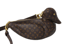 Load image into Gallery viewer, 新品同様 LOUIS VUITTON ルイヴィトン × NIGO ダックバッグ ショルダーバッグ M45990 中古 4c069682
