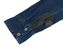 Load image into Gallery viewer, 未使用 CHROME HEARTS クロムハーツ デニム長袖シャツ LOOSE ENDS ブルー デニム クロスパッチ シルバー金具 サイズM 中古 4c069728
