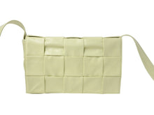 Load image into Gallery viewer, BOTTEGA VENETA ボッテガヴェネタ マキシイントレチャート カセット ショルダーバッグ 667298 カーフレザー イエロー 美品 中古 4c069804