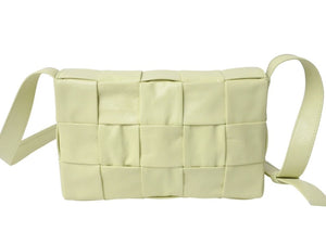 BOTTEGA VENETA ボッテガヴェネタ マキシイントレチャート カセット ショルダーバッグ 667298 カーフレザー イエロー 美品 中古 4c069804