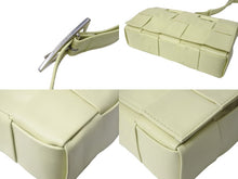 Load image into Gallery viewer, BOTTEGA VENETA ボッテガヴェネタ マキシイントレチャート カセット ショルダーバッグ 667298 カーフレザー イエロー 美品 中古 4c069804