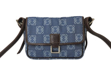 Load image into Gallery viewer, LOEWE ロエベ アナグラム ミニ ショルダーバッグ デニム レザー ブルー ブラウン 070312 スペイン製 シルバー金具 美品 中古 4c069805