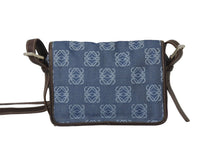 Load image into Gallery viewer, LOEWE ロエベ アナグラム ミニ ショルダーバッグ デニム レザー ブルー ブラウン 070312 スペイン製 シルバー金具 美品 中古 4c069805