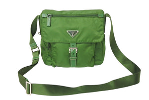 PRADA プラダショルダーバッグ トライアングルロゴ イタリア製ナイロンレザー グリーンシルバー金具 美品 中古 4c069808 