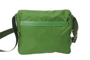 PRADA プラダショルダーバッグ トライアングルロゴ イタリア製ナイロンレザー グリーンシルバー金具 美品 中古 4c069808 