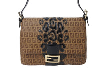 画像をギャラリービューアに読み込む, FENDI フェンディ マンマバケット ワンショルダーバッグ 8BR001 ズッキーノ柄 レオパード刺繍 PVC エナメルレザー ゴールド金具 美品 中古 4c069814 