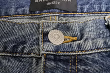 Load image into Gallery viewer, BALENCIAGA バレンシアガ フレアデニムパンツ 697829 サイズM 22AW ウォッシュ加工 インディゴブルー 美品 中古 4c069827
