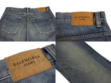 Load image into Gallery viewer, BALENCIAGA バレンシアガ フレアデニムパンツ 697829 サイズM 22AW ウォッシュ加工 インディゴブルー 美品 中古 4c069827