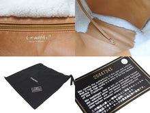 Load image into Gallery viewer, 極美品 CHANEL シャネル マトラッセ チェーントートバッグ 26番台 ムートン レザー ブラウン ホワイト マットゴールド金具 中古 4c071183