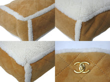 Load image into Gallery viewer, 極美品 CHANEL シャネル マトラッセ チェーントートバッグ 26番台 ムートン レザー ブラウン ホワイト マットゴールド金具 中古 4c071183