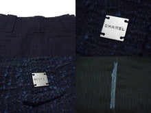 Load image into Gallery viewer, CHANEL シャネル ツイードスカート P17612V09981 サイズ36 ココマーク フランス製 ネイビー系 美品 中古 4c071423