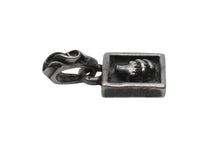 Load image into Gallery viewer, CHROME HEARTS クロムハーツ フレームド クロー チャーム ペンダントトップ 重量4.6g シルバ−925 1998 刻印 美品 中古 4b007262