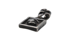 Load image into Gallery viewer, CHROME HEARTS クロムハーツ フレームド クロー チャーム ペンダントトップ 重量4.6g シルバ−925 1998 刻印 美品 中古 4b007262