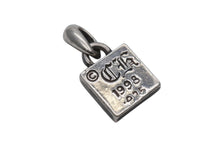 Load image into Gallery viewer, CHROME HEARTS クロムハーツ フレームド クロー チャーム ペンダントトップ 重量4.6g シルバ−925 1998 刻印 美品 中古 4b007262