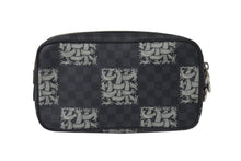 Load image into Gallery viewer, 極美品 LOUISVUITTON ルイヴィトン Damier Graphite Pochette Volga ダミエ グラフィット ポシェット ヴォルガ N61228 中古 4c073980