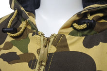 Load image into Gallery viewer, A BATHING APE X CARHARTT アベイシングエイプ X カーハート アクティブジャケット サイズL イエロー 美品 中古 4c074002