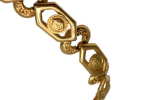 Load image into Gallery viewer, Gianni Versace ジャンニ ヴェルサーチ メデューサ ゴールド チェーン ベルト メッキ ロゴ アクセサリー ジュエリー 小物 美品 中古 4c074278