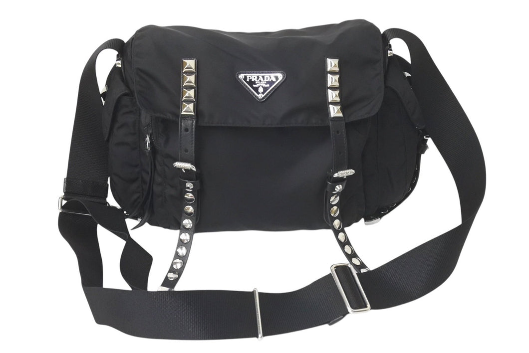 PRADA プラダ ナイロン スタッズショルダーバッグ ブラック トライアングルロゴ シルバー金具 黒レザー 中古 4c074492 