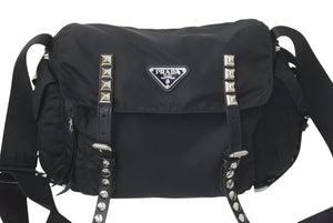 PRADA プラダ ナイロン スタッズショルダーバッグ ブラック トライアングルロゴ シルバー金具 黒レザー 中古 4c074492 
