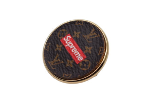極美品 Supreme シュプリーム × LOUIS VUITTON ルイヴィトン ピンズ ピンバッチ MP2076 17AW モノグラム PVC 中古 4c074542