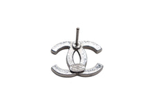 Load image into Gallery viewer, 極美品 CHANEL シャネル ピアス ココマーク ラインストーン アクセサリー A12A刻印 メタル シルバー金具 中古 4c075479 正規品
