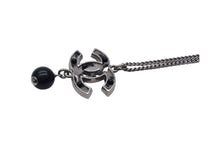 Load image into Gallery viewer, 極美品 CHANEL シャネル ココマーク ネックレス アクセサリー 08P刻印 メタル ブラックストーン シルバー ブラック 中古 4c075485