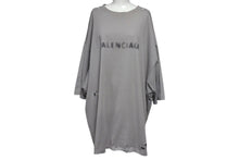 Load image into Gallery viewer, 極美品 BALENCIAGA バレンシアガ 22SS モザイクロゴプリント 半袖Ｔシャツ グレー コットン サイズM 661715 中古 4c075504
