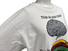 Load image into Gallery viewer, VINTAGE ヴィンテージ FASHION VICTIM ファッションヴィクティム This is your brain 半袖Tシャツ サイズL ラスタ 美品 中古 4c075819