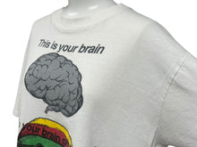 Load image into Gallery viewer, VINTAGE ヴィンテージ FASHION VICTIM ファッションヴィクティム This is your brain 半袖Tシャツ サイズL ラスタ 美品 中古 4c075819