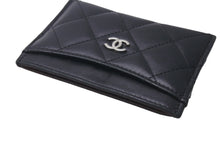 Load image into Gallery viewer, CHANEL シャネル ラムスキン タイムクラシック マトラッセ カードケース ブラック シルバー金具 28番台 美品 中古 4c076221