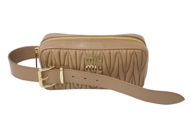 極美品 MIUMIU ミュウミュウ マテラッセ クラッチバッグ セカンドバッグ 5BF122 キルティングロゴ金具 ブラウン 中古 4c076226 