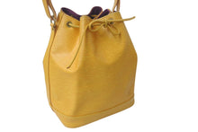 Load image into Gallery viewer, LOUIS VUITTON ルイヴィトン ノエ ショルダーバッグ エピレザー M44009 イエロー パープル ゴールド金具 美品 中古 4c076287