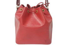 Load image into Gallery viewer, LOUIS VUITTON ルイヴィトン プチノエ ショルダーバッグ M44107 レッド エピレザー ゴールド金具 良品 中古 4c076288