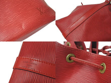 Load image into Gallery viewer, LOUIS VUITTON ルイヴィトン プチノエ ショルダーバッグ M44107 レッド エピレザー ゴールド金具 良品 中古 4c076288