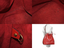 Load image into Gallery viewer, LOUIS VUITTON ルイヴィトン プチノエ ショルダーバッグ M44107 レッド エピレザー ゴールド金具 良品 中古 4c076288