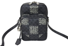 Load image into Gallery viewer, 極美品 LOUIS VUITTON ルイヴィトン × Christopher Nemeth クリストファー ネメス アマゾン ショルダーバッグ N48239 ダミエグラフィット 中古 4c07629