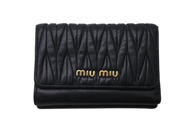 MIUMIU ミュウミュウ マテラッセ 三つ折り財布 コンパクトウォレット ロゴ レザー GP ブラック ゴールド金具 美品 中古 4c076317