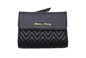 極美品 MIUMIU ミュウミュウ マテラッセ 二つ折り財布
