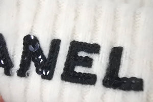 極美品 CHANEL シャネル ニットキャップ ビーニー ニット帽 ロゴ カシミヤ ホワイト 2022AW 中古 4c076339