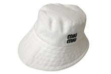 画像をギャラリービューアに読み込む, MIUMIU ミュウミュウ エンブロイダリー バケットハット ロゴ 5HC341 2DXI コットン ホワイト ブラック サイズL 美品 中古 4c076340