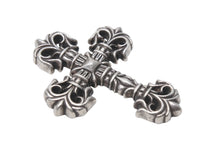 画像をギャラリービューアに読み込む, CHROME HEARTS クロムハーツ フィリグリークロス スモール ペンダントトップ チャーム 重量約89.6g シルバー925 美品 中古 62595