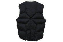 画像をギャラリービューアに読み込む, 極美品 STONE ISLAND ストーンアイランド 22AW ナイロン ダウンベスト 7715G1019 ブラック サイズL 中古 4c076381