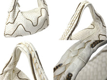 Load image into Gallery viewer, BOTTEGA VENETA ボッテガヴェネタ ホーボー イントレチャート ワンショルダーバッグ 169867 ホワイト 美品 中古 4c076396