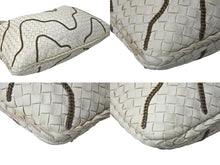 Load image into Gallery viewer, BOTTEGA VENETA ボッテガヴェネタ ホーボー イントレチャート ワンショルダーバッグ 169867 ホワイト 美品 中古 4c076396