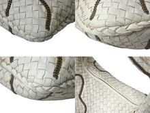 Load image into Gallery viewer, BOTTEGA VENETA ボッテガヴェネタ ホーボー イントレチャート ワンショルダーバッグ 169867 ホワイト 美品 中古 4c076396