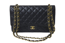 Load image into Gallery viewer, 極美品 CHANEL シャネル デカマトラッセ30 Wフラップ Wチェーン ショルダーバッグ ランダム番台 キャビアスキン ブラック ゴールド金具 中古 4c076476