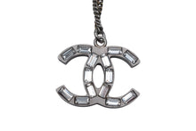 Load image into Gallery viewer, CHANEL シャネル ココマーク ネックレス 重量約9.5g 全長約44cm 10A刻印 ラインストーン レジン シルバー 美品 中古 4c076477