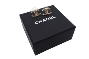 極美品 CHANEL シャネル ココマーク ピアス 重量約2.4g F19V刻印 ラインストーン メタル ゴールド 両耳用 中古 4c076479