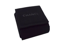 Load image into Gallery viewer, 極美品 CHANEL シャネル ココマーク ピアス 重量約2.4g F19V刻印 ラインストーン メタル ゴールド 両耳用 中古 4c076479